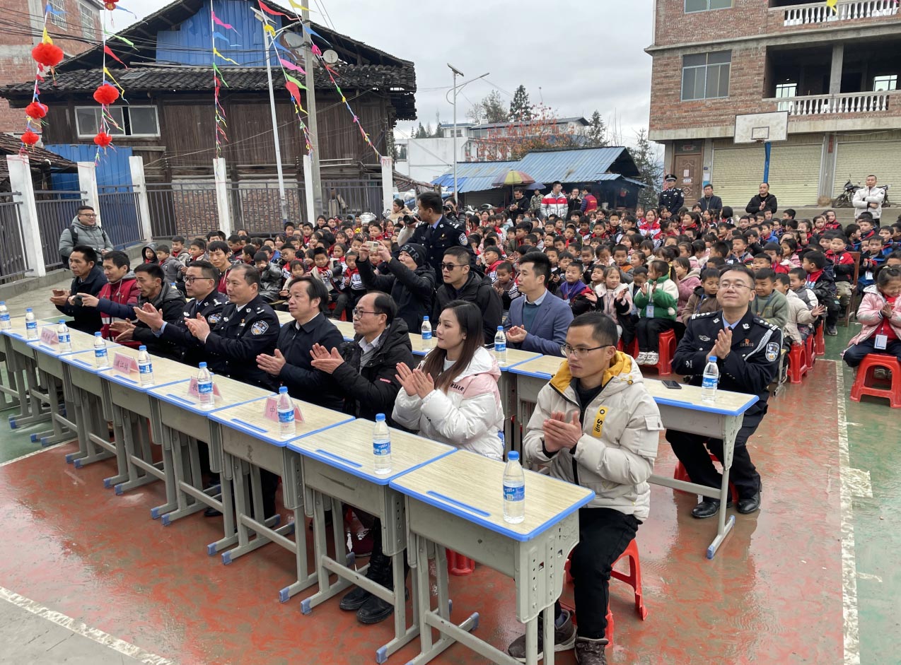 “少年强则国强” 乐竞(中国)lejing·官方网页版,为广西三江岑牙小学捐资助建