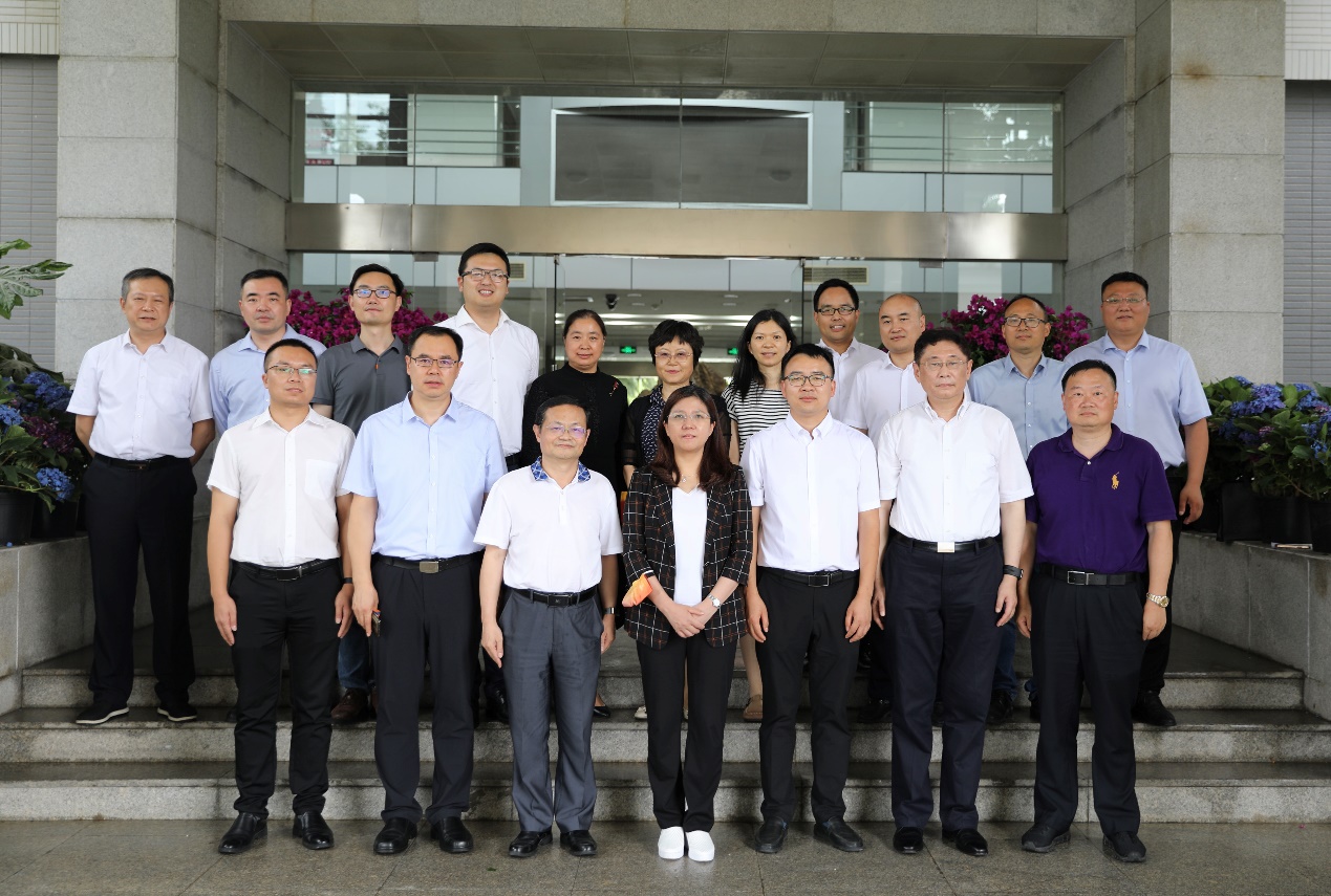 乐竞(中国)lejing·官方网页版,与东南大学签订产学研战略合作协议，瞿磊获颁“东南大学至善教育贡献奖”